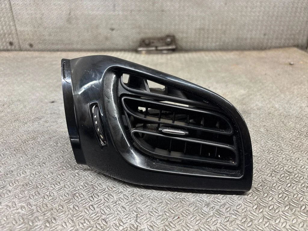 Dashboard side air vent grill/cover trim A1092113