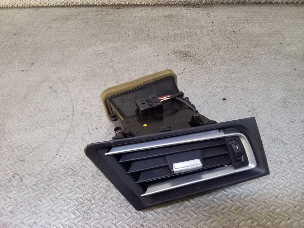 Dashboard side air vent grill/cover trim 14121810