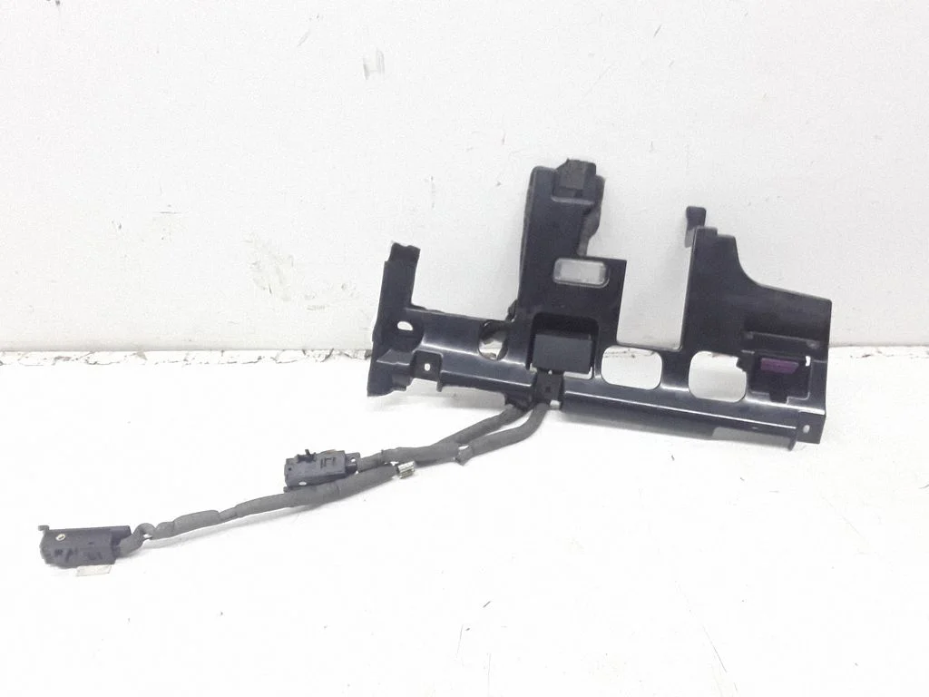 Glove box handle – Volkswagen Phaeton (2002-2016)