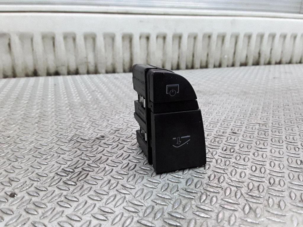 Glove box handle – Audi A6 Allroad C6 (2006-2011)