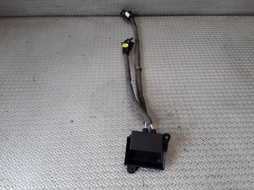 Glove box handle – Volkswagen Phaeton (2002-2016)