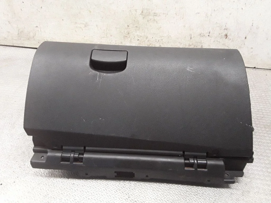 Glove box set – Subaru Legacy (2010-2016)