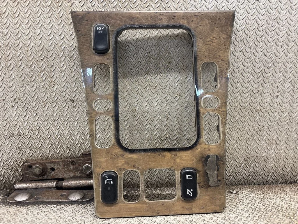 Gear shifter surround trim plastic A2106808639