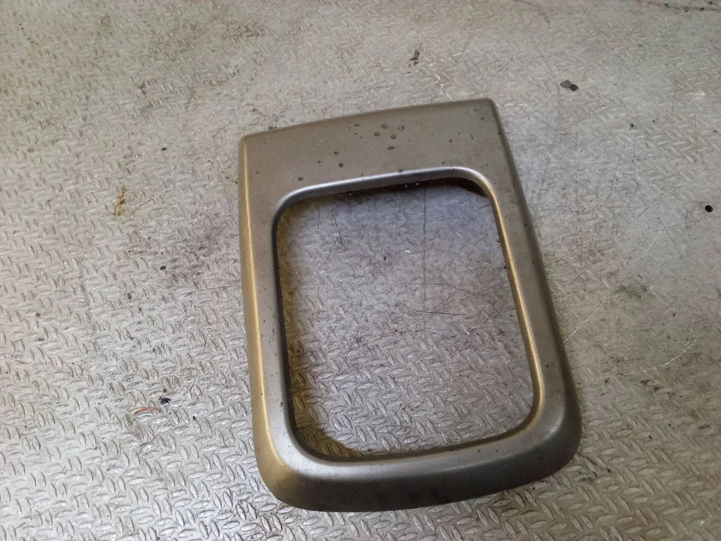 Gear shifter surround trim plastic 96935EQ300