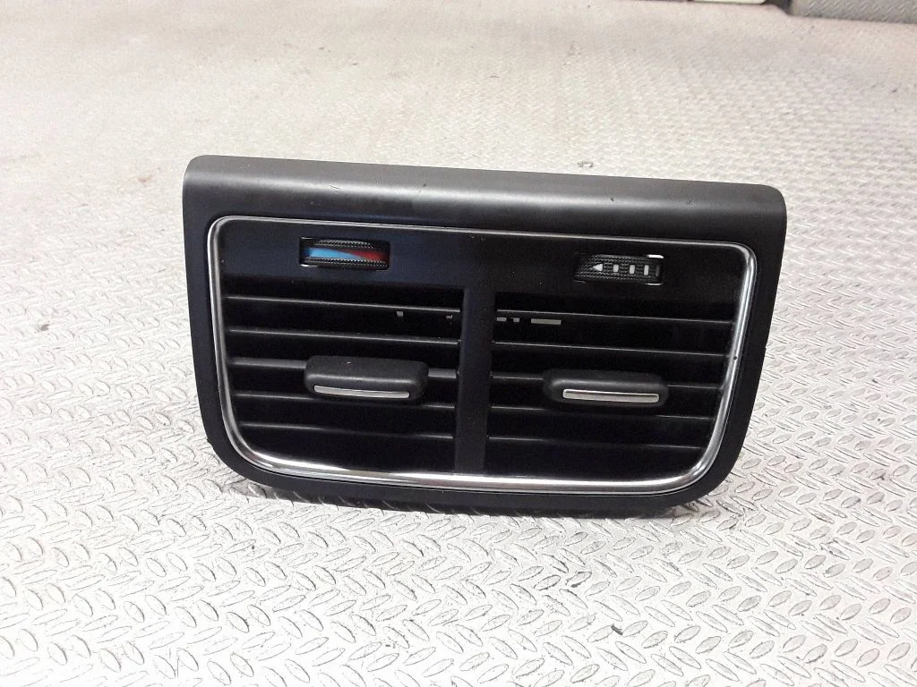 Rear air vent grill – Audi A4 Allroad B8 (2008-2016)