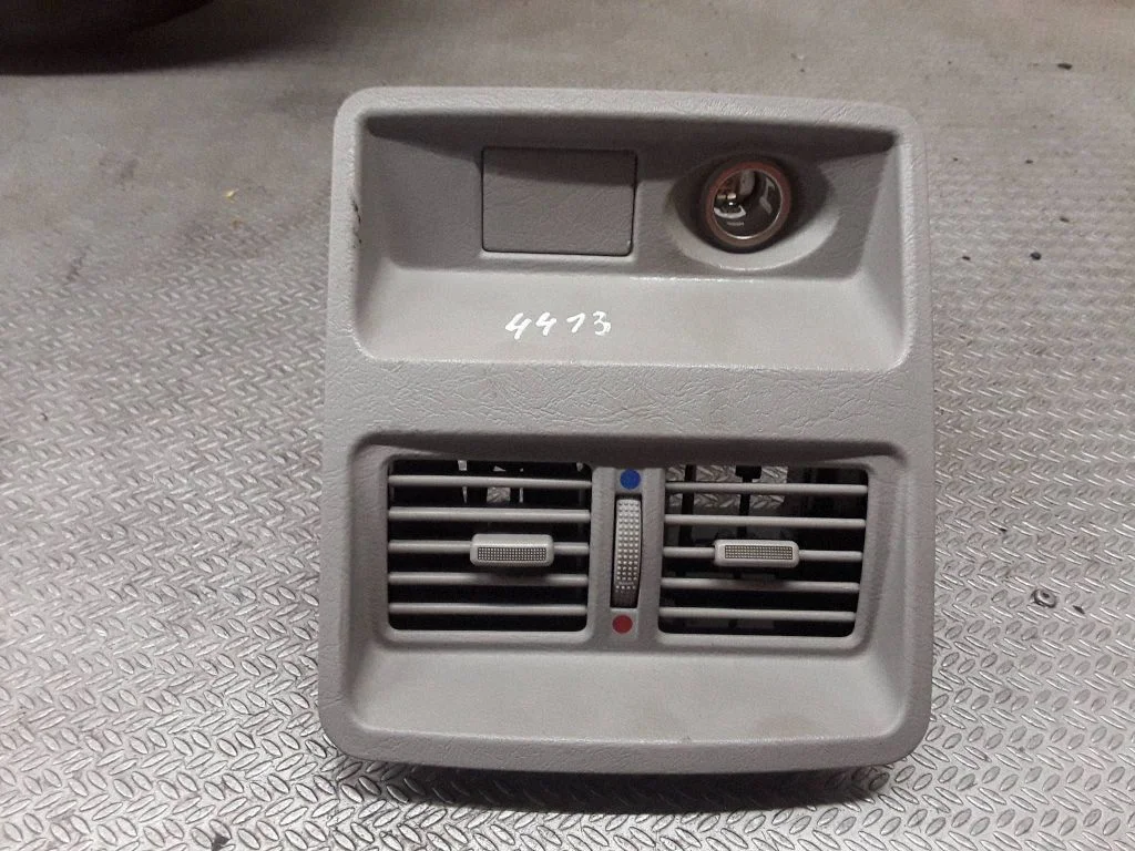 Rear air vent grill