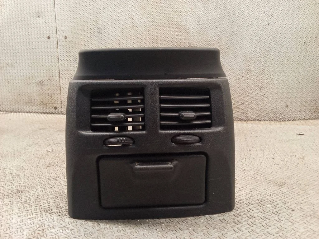 Rear air vent grill – Lexus IS 220D-250-350 (2006-2013)