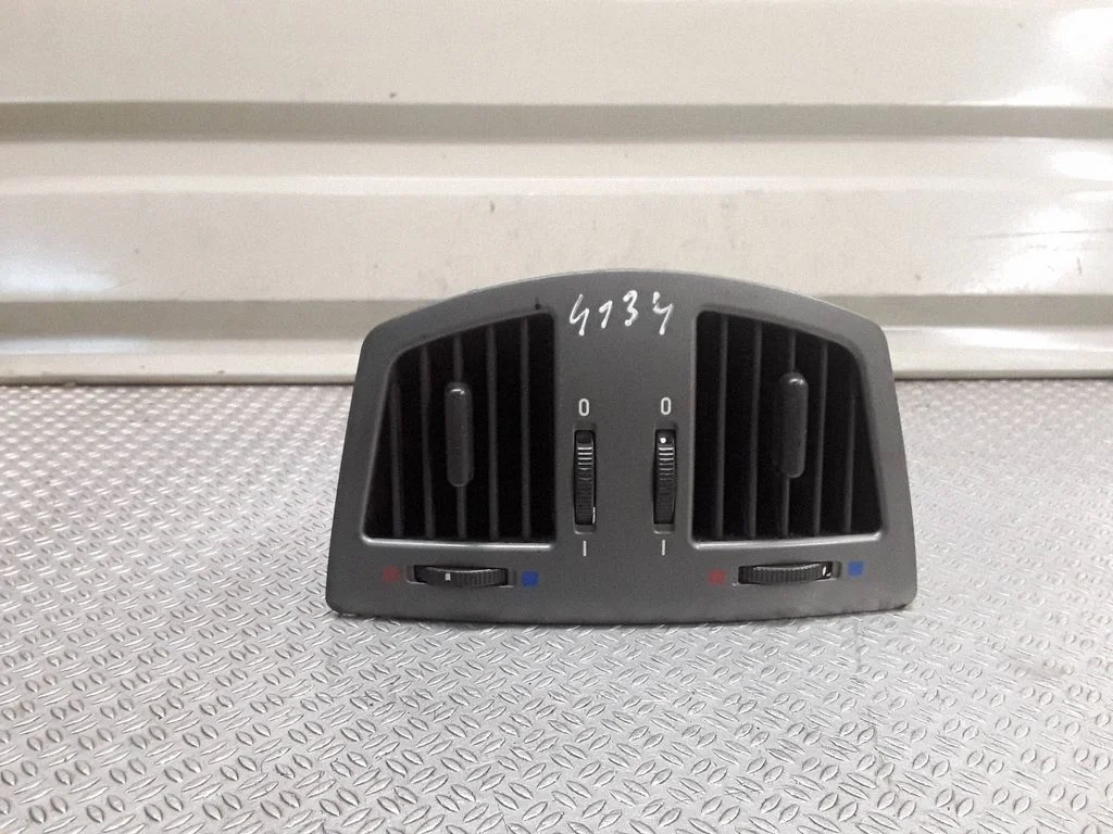 Rear air vent grill 8385257