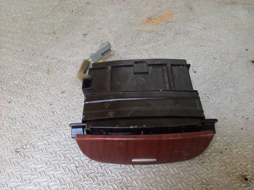 Ashtray (front)