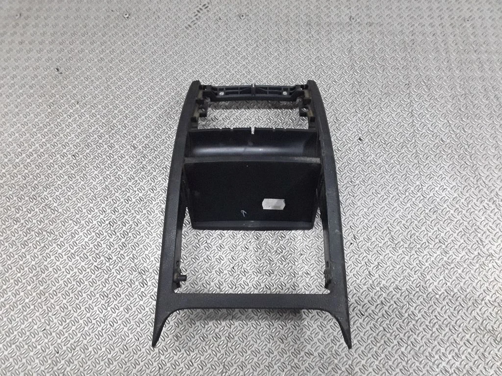 Ashtray trim (rear) – Skoda Octavia Mk2 (1Z) (2004-2013)