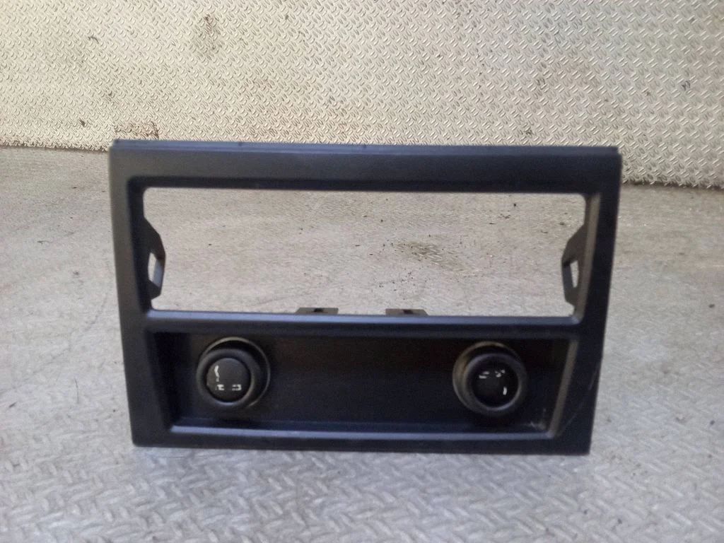 Ashtray trim (rear) – BMW 7 Series F01 F02 F03 F04 (2008-2016)