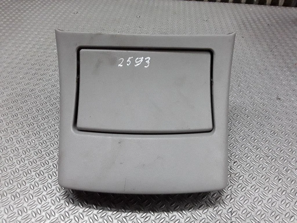 Ashtray (rear)