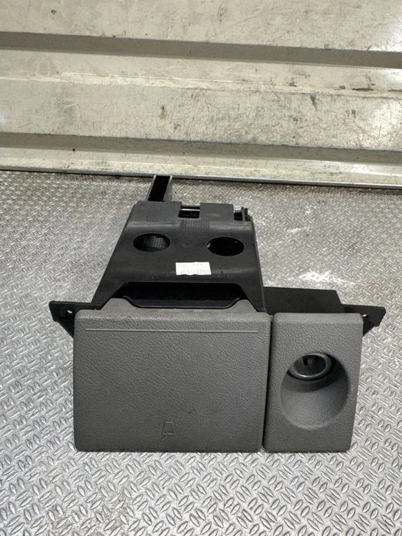 Cup holder front 7H1858601