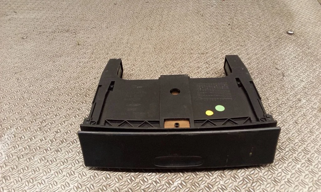 Cup holder back 7L5862532