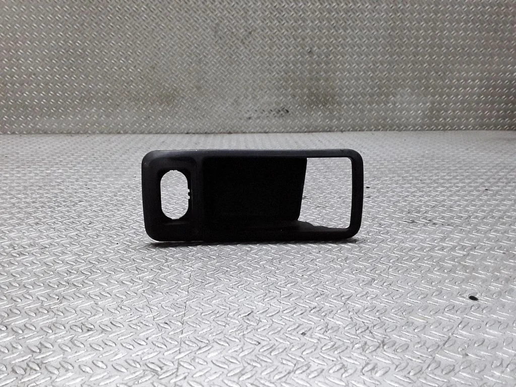 Front door window switch trim – Ford Focus (2010-2017)