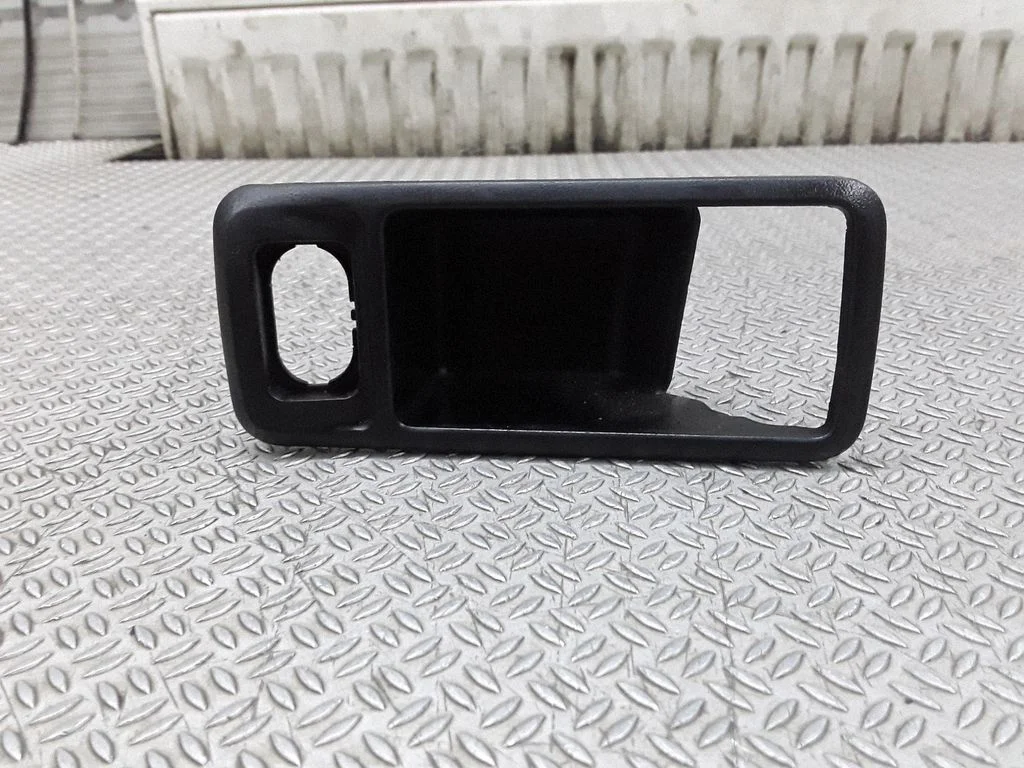 Front door window switch trim – Ford Focus (2010-2017)