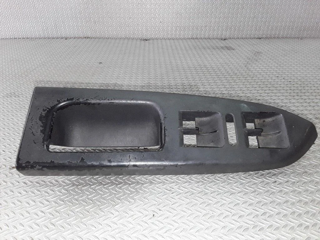 Front door window switch trim 1T1867371F