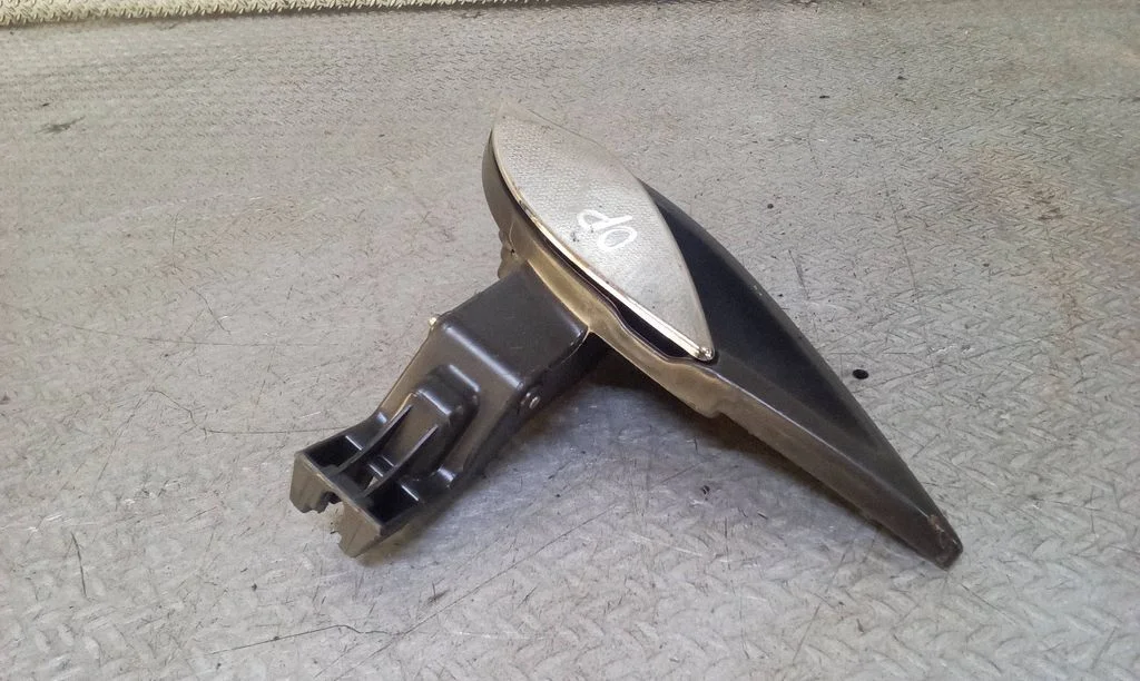 Front door interior handle – right