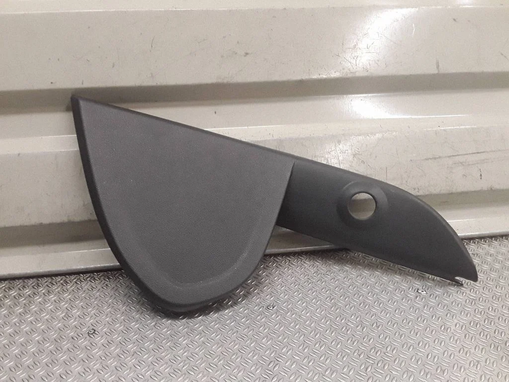 Cita priekšējo durvju apdares detaļa 1S0837974E