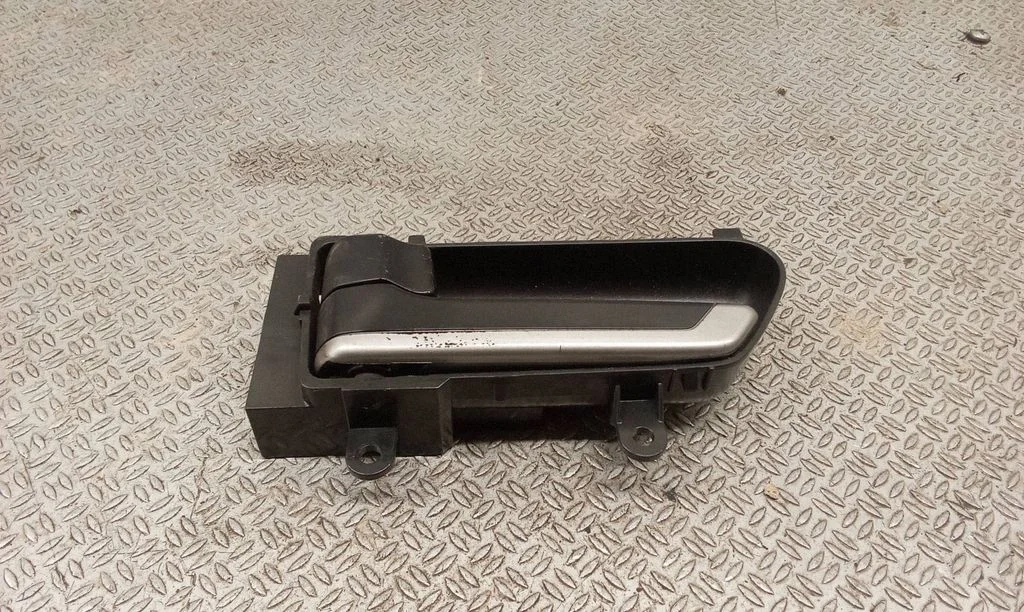 Front door interior handle – left