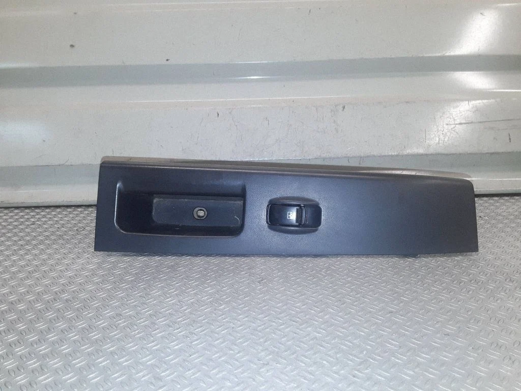 Front door interior handle trim 935753E070