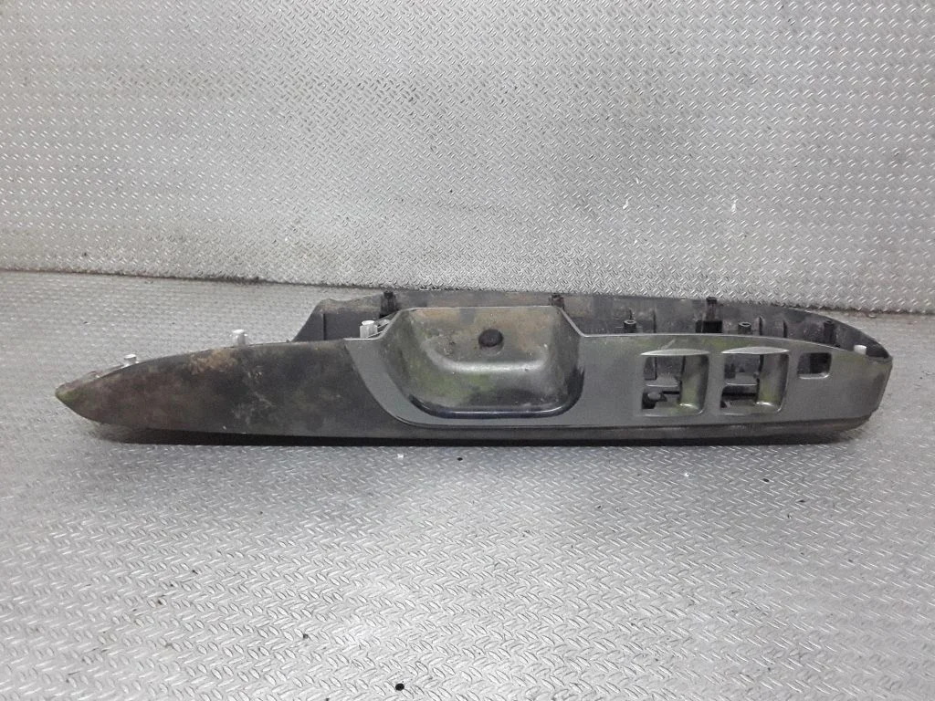Front door interior handle trim MR4560498