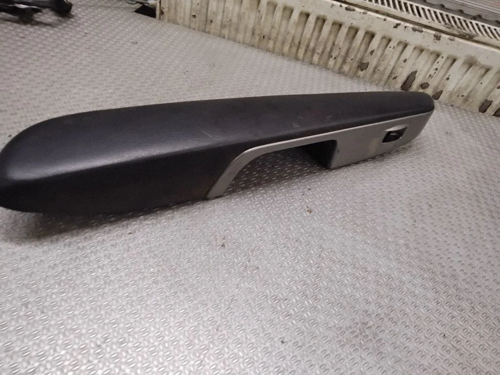 Front door interior handle trim MR4560509