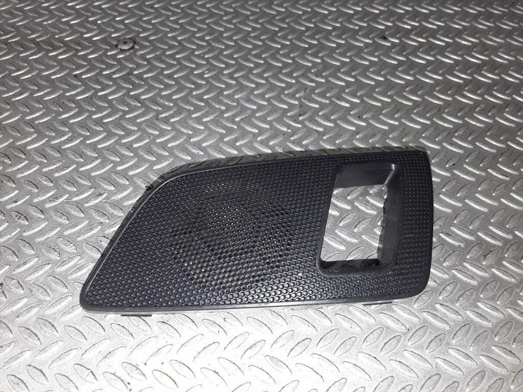 Rear door window switch trim – Skoda Octavia Mk2 (1Z) (2004-2013)