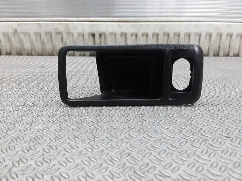Rear door window switch trim – Ford Focus (2010-2017)