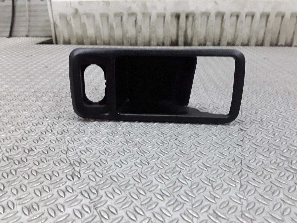 Rear door window switch trim – Ford Focus (2010-2017)
