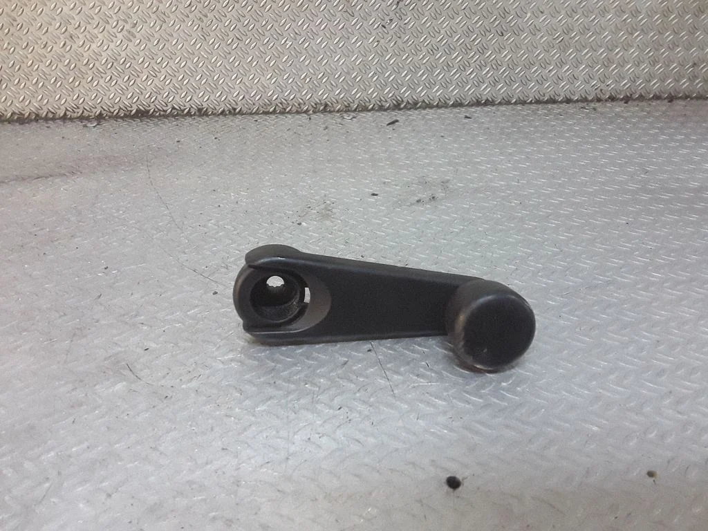 Rear door window winding handle 513281225032