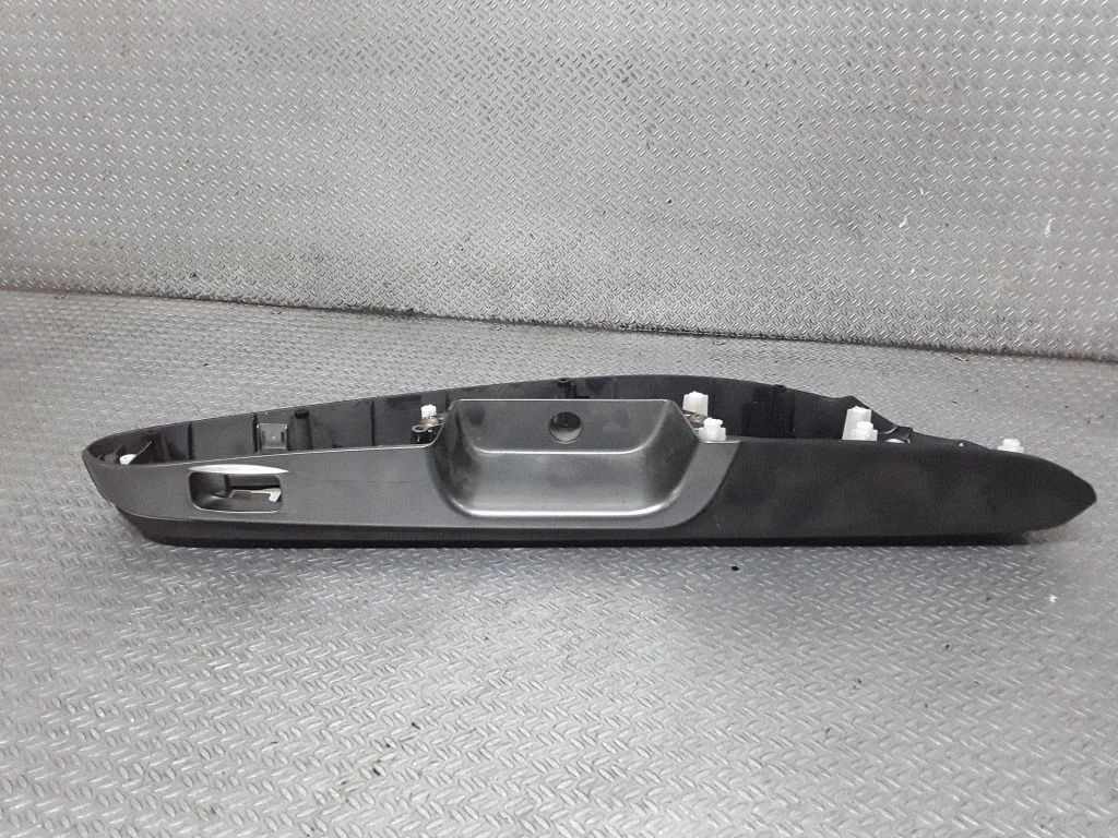 Rear door handle trim – right