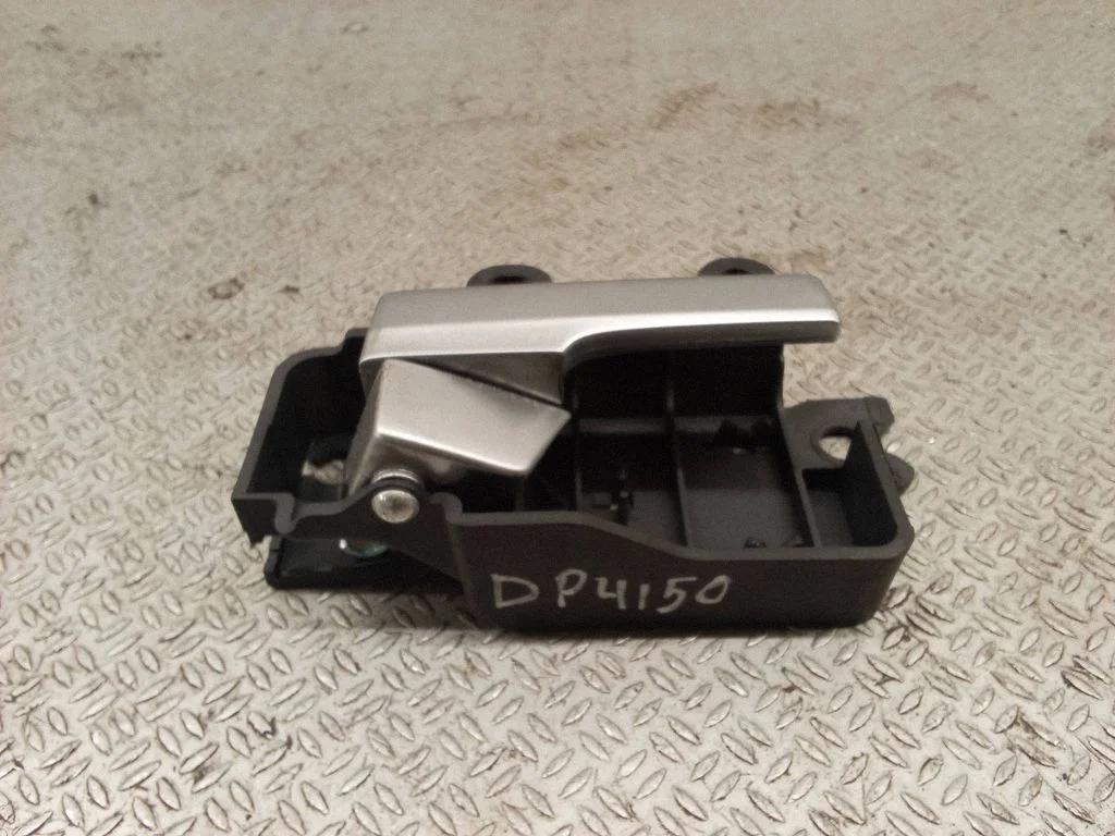 Rear door interior handle trim – Ford Focus C-MAX (2003-2010)