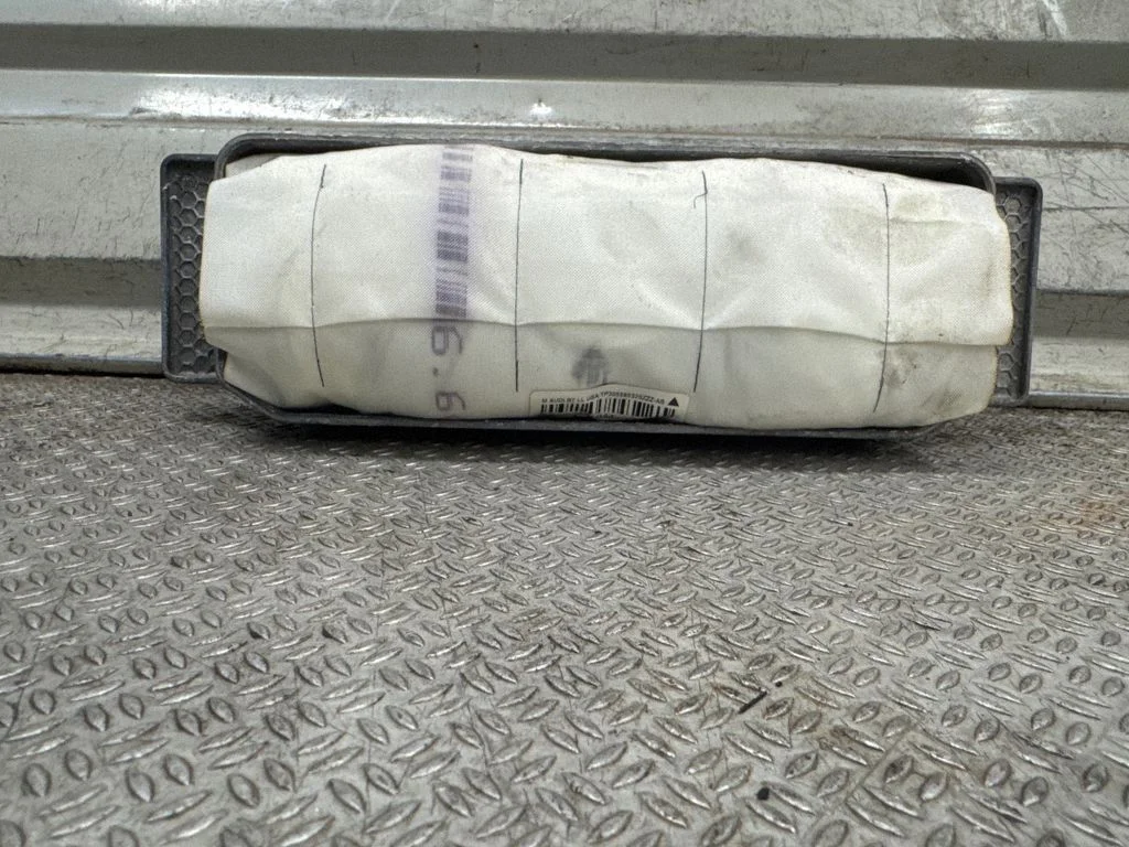 Kõrvalistuja turvapadi 305383699ZZZAC
