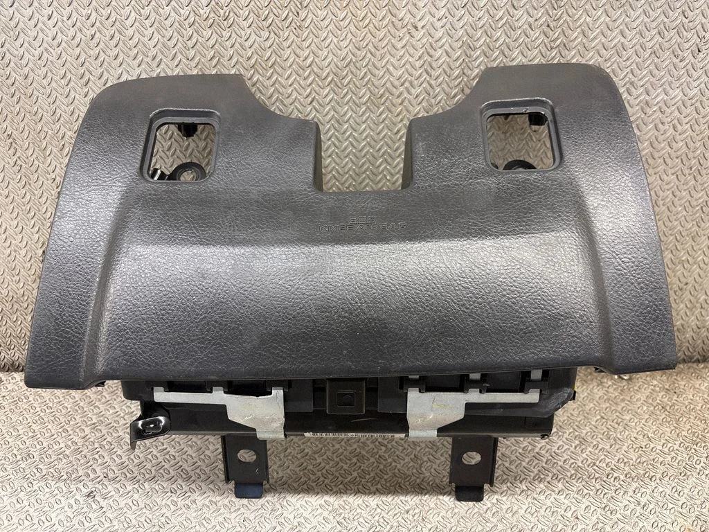 Ceļgalu drošības spilvens – Toyota Avensis T250 (2003-2006)