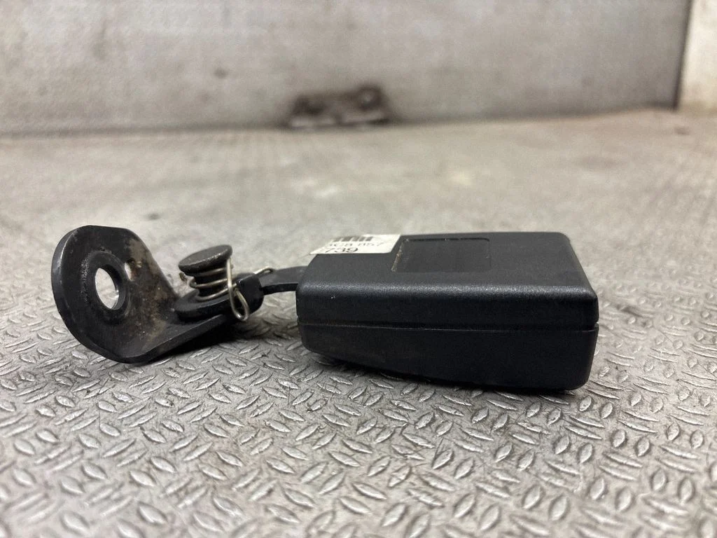 Rear seatbelt buckle 3C8857739