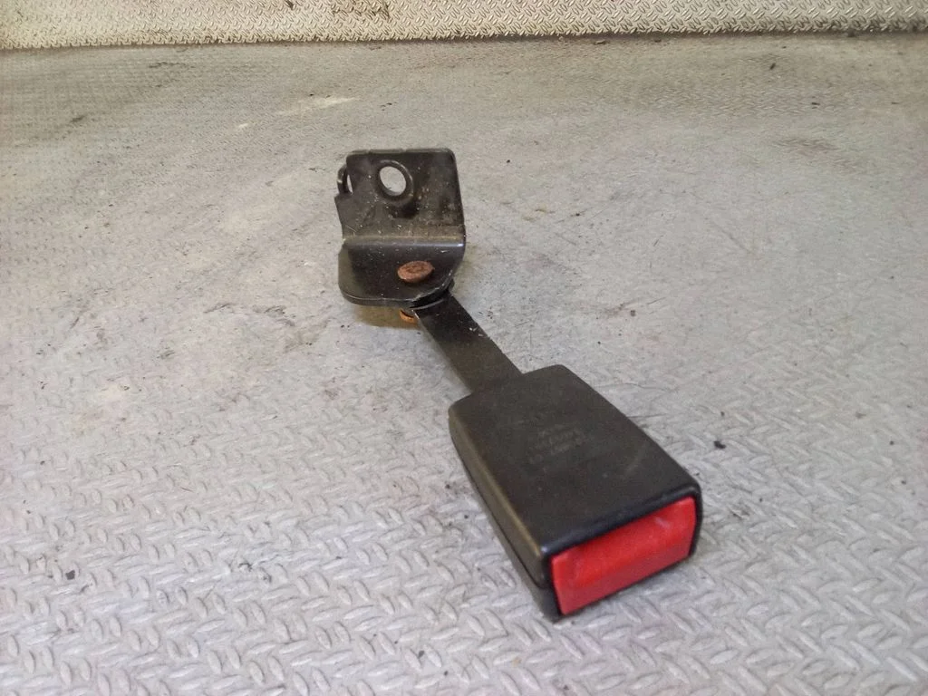 Rear seatbelt buckle 722085702