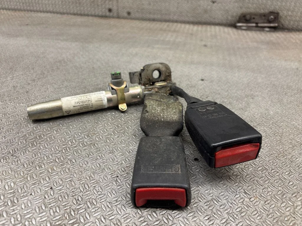 Middle seatbelt buckle (rear) 2038602069