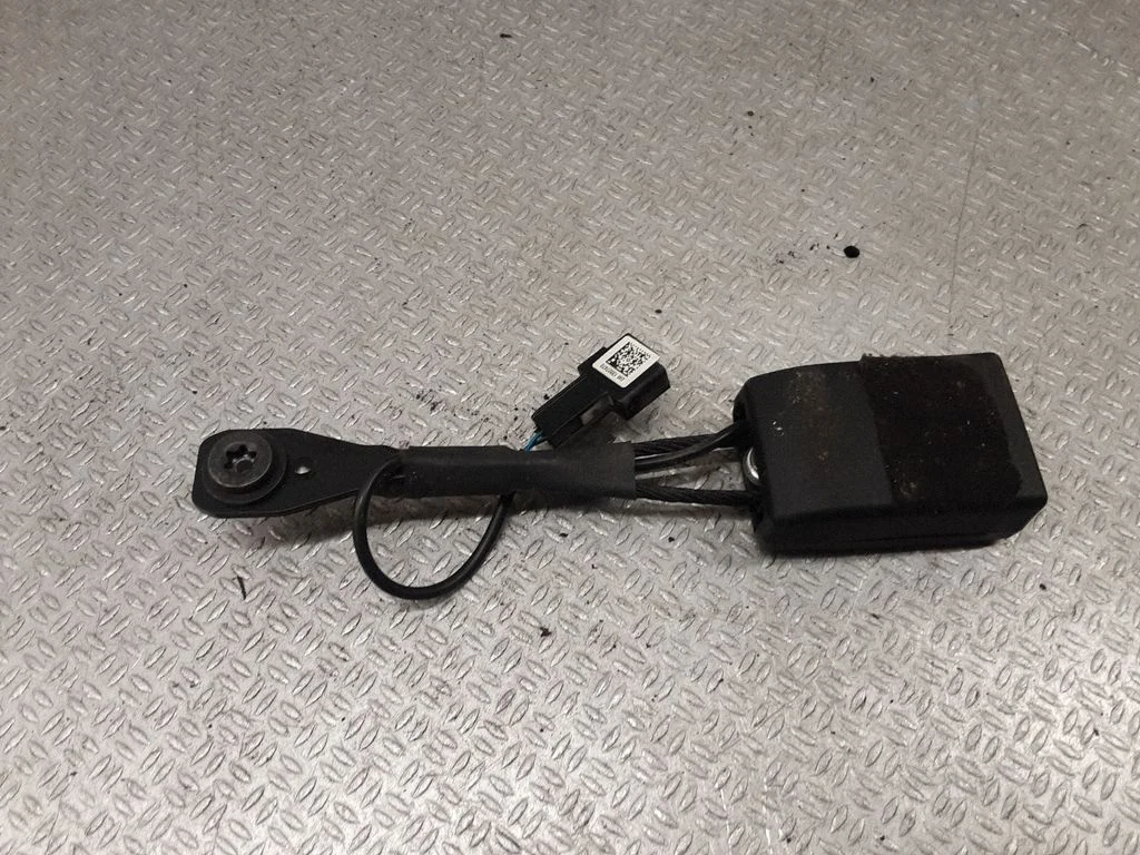 Front seatbelt buckle 13327470