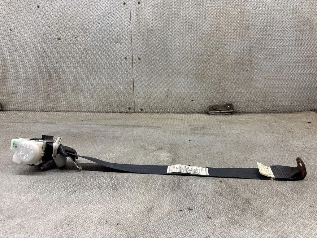 Rear seatbelt – Toyota Corolla Verso AR10 (2004-2009)