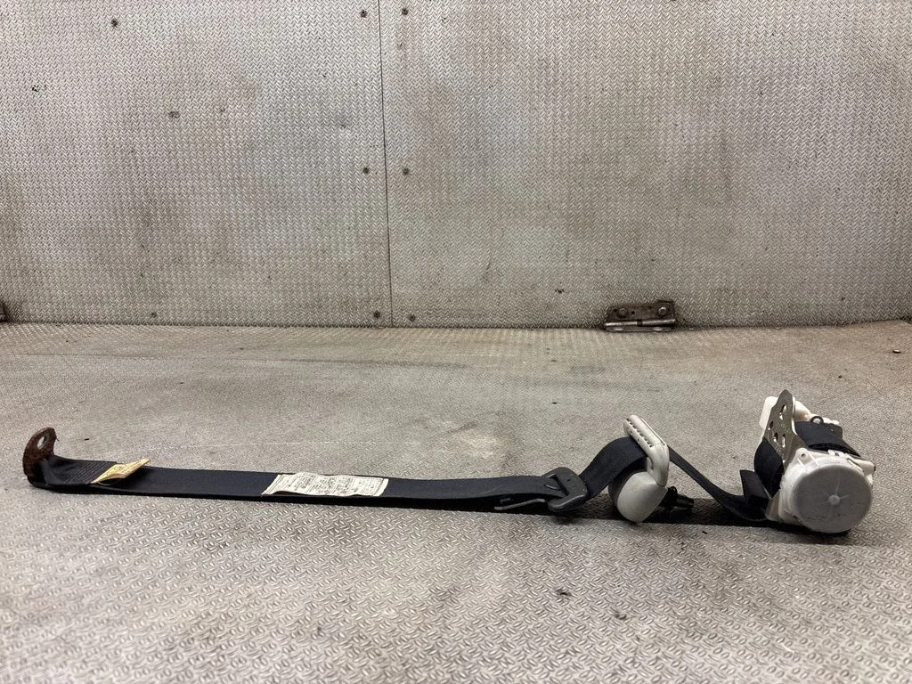Rear seatbelt – Toyota Corolla Verso AR10 (2004-2009)