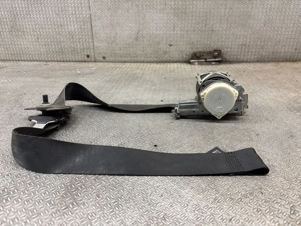 Front seatbelt 051090041090