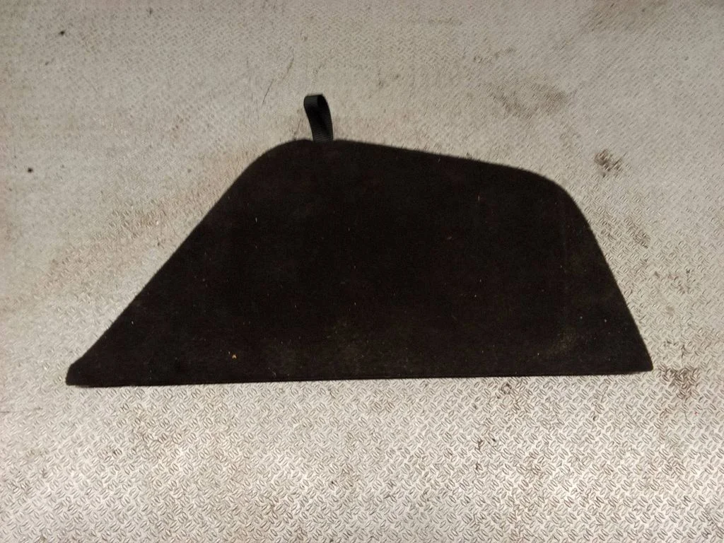 Other trunk/boot trim element – right