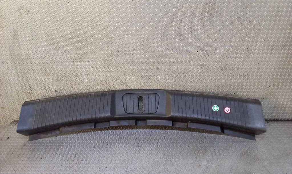 Trunk/boot sill cover protection AMP38189
