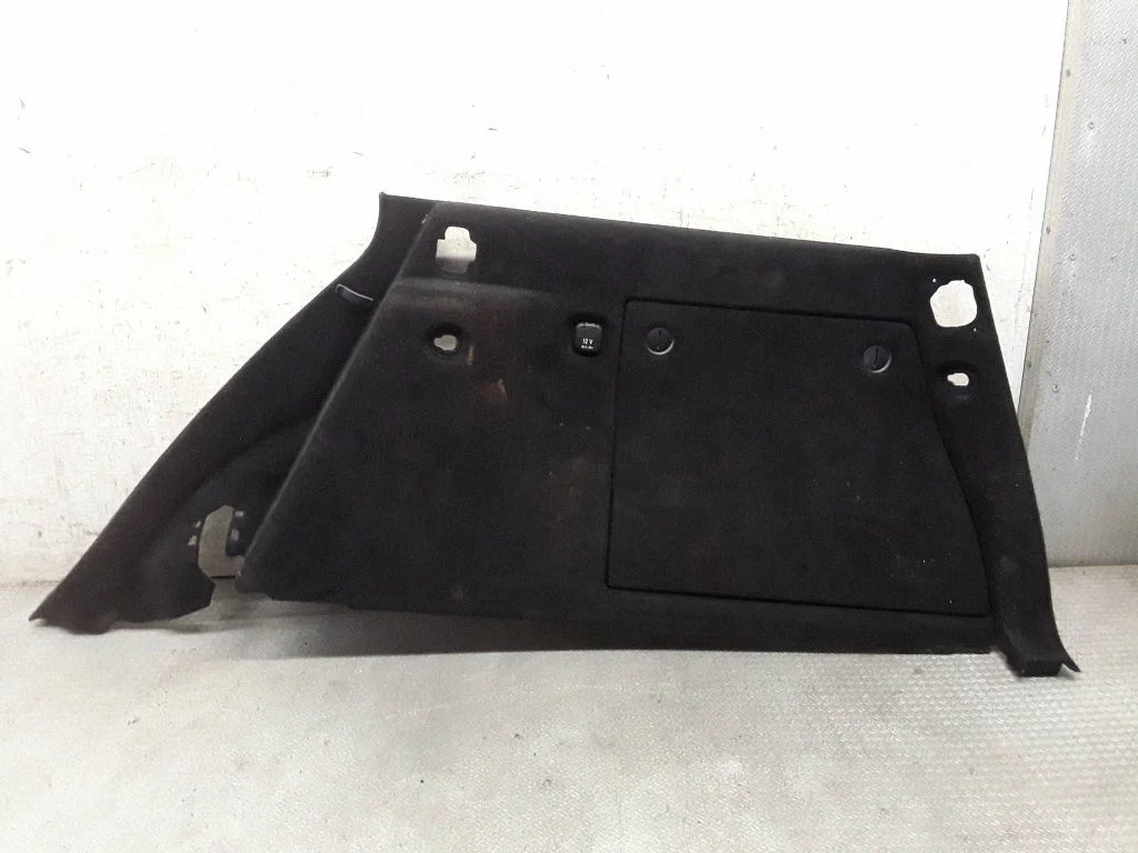 Trunk/boot side trim panel – right