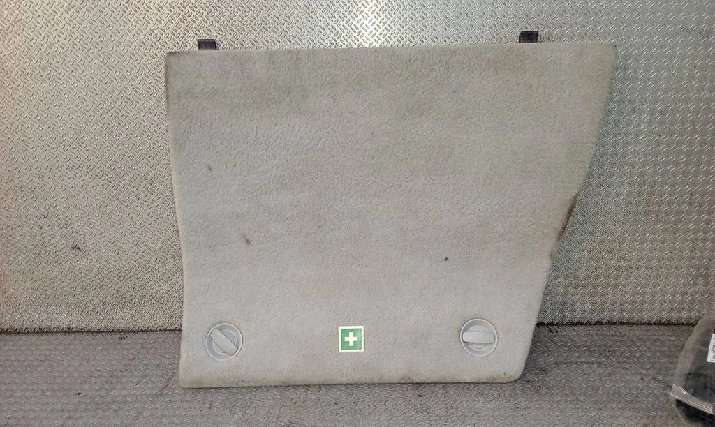 Trunk/boot side trim panel JC289310
