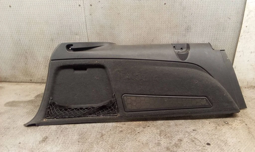 Boczny panel tapicerki bagażnika 4L0863879