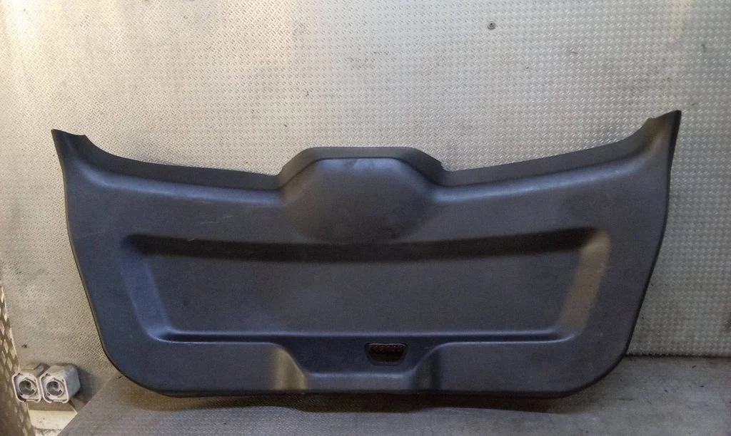 Tailgate/boot lid cover trim