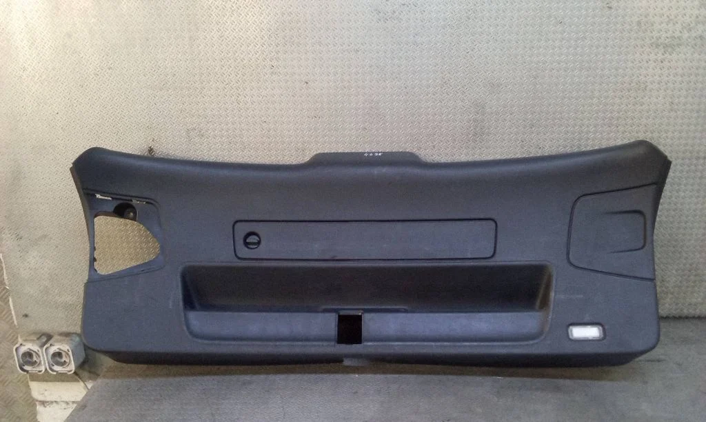 Główny panel tapicerki klapy – Audi A4 Allroad B8 (2008-2016)