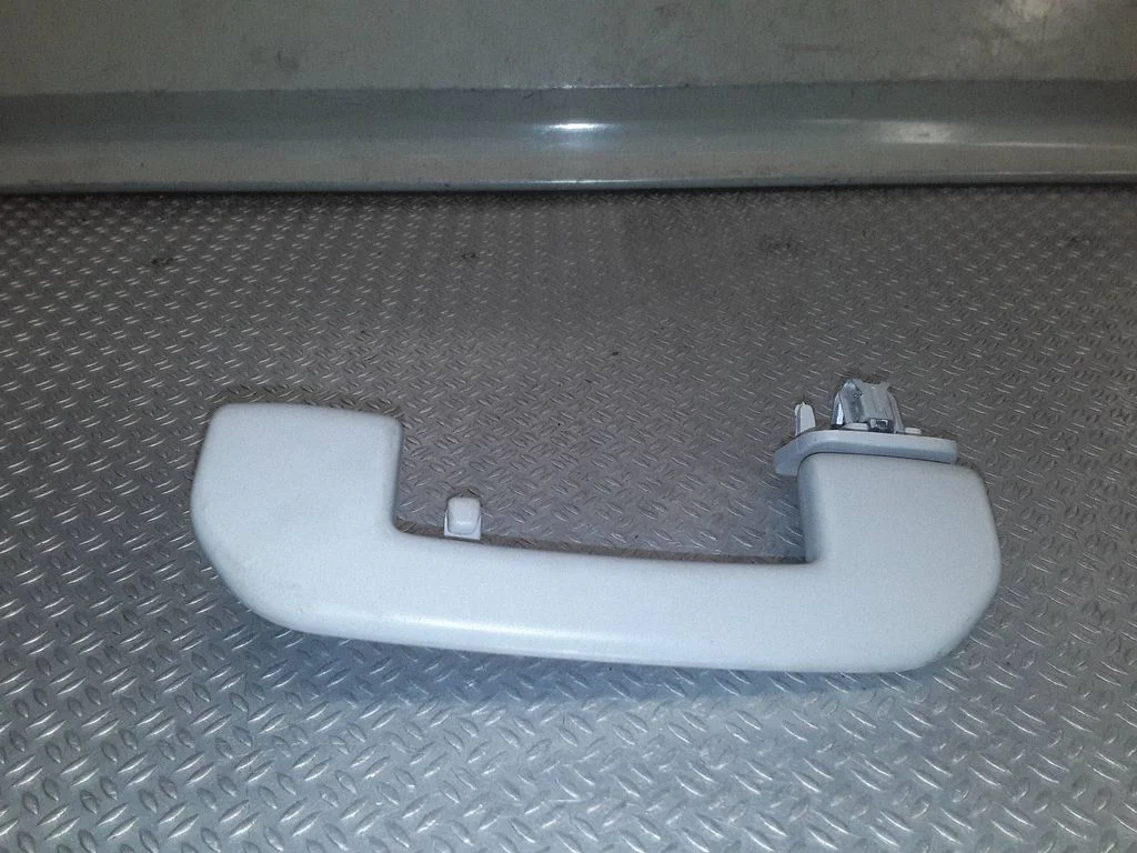 Rear interior roof grab handle – left